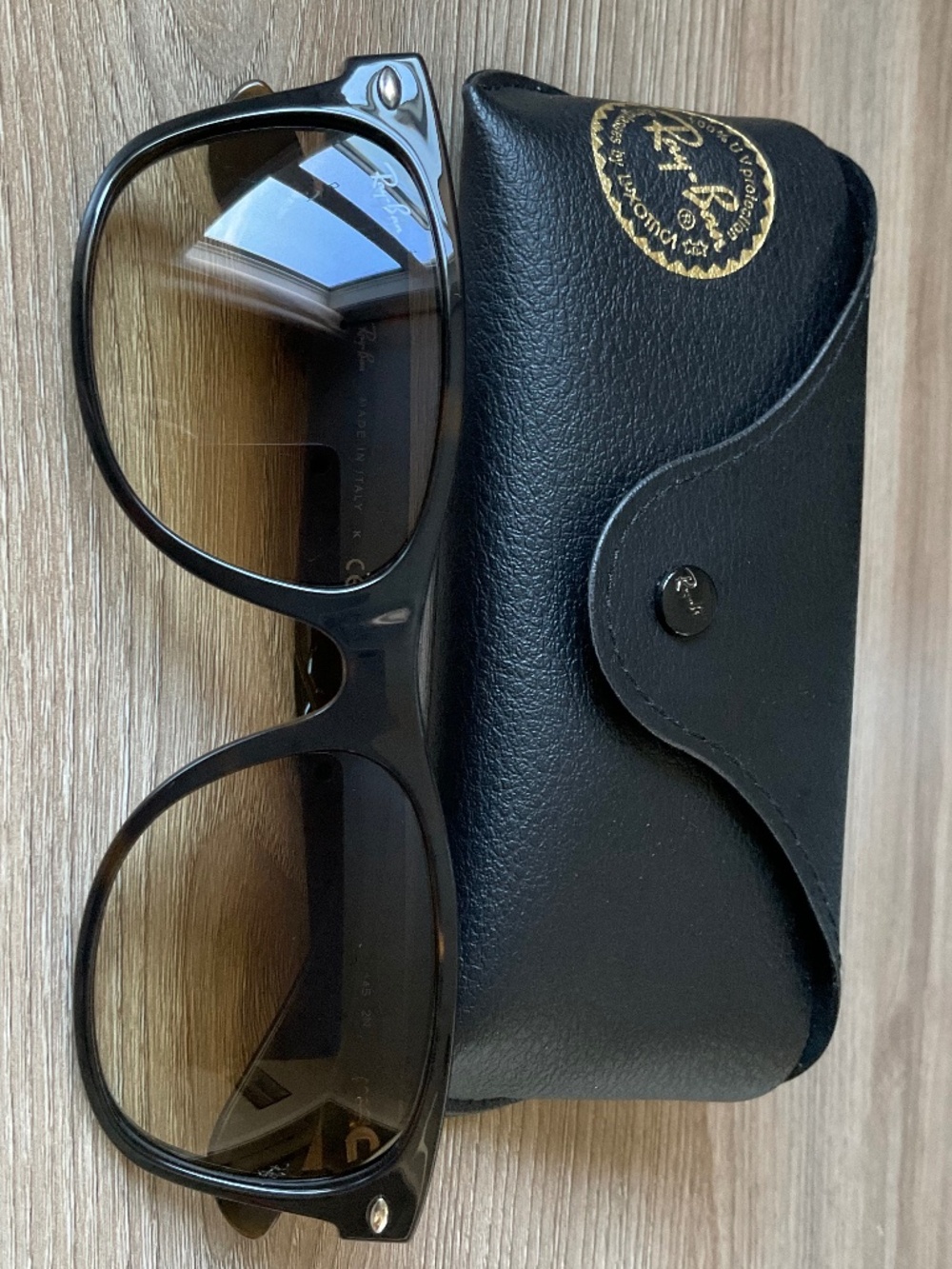 Ray Ban Wayfarer - New Style - Tortoise Shell Frame w/ brown Gradient Lenses
